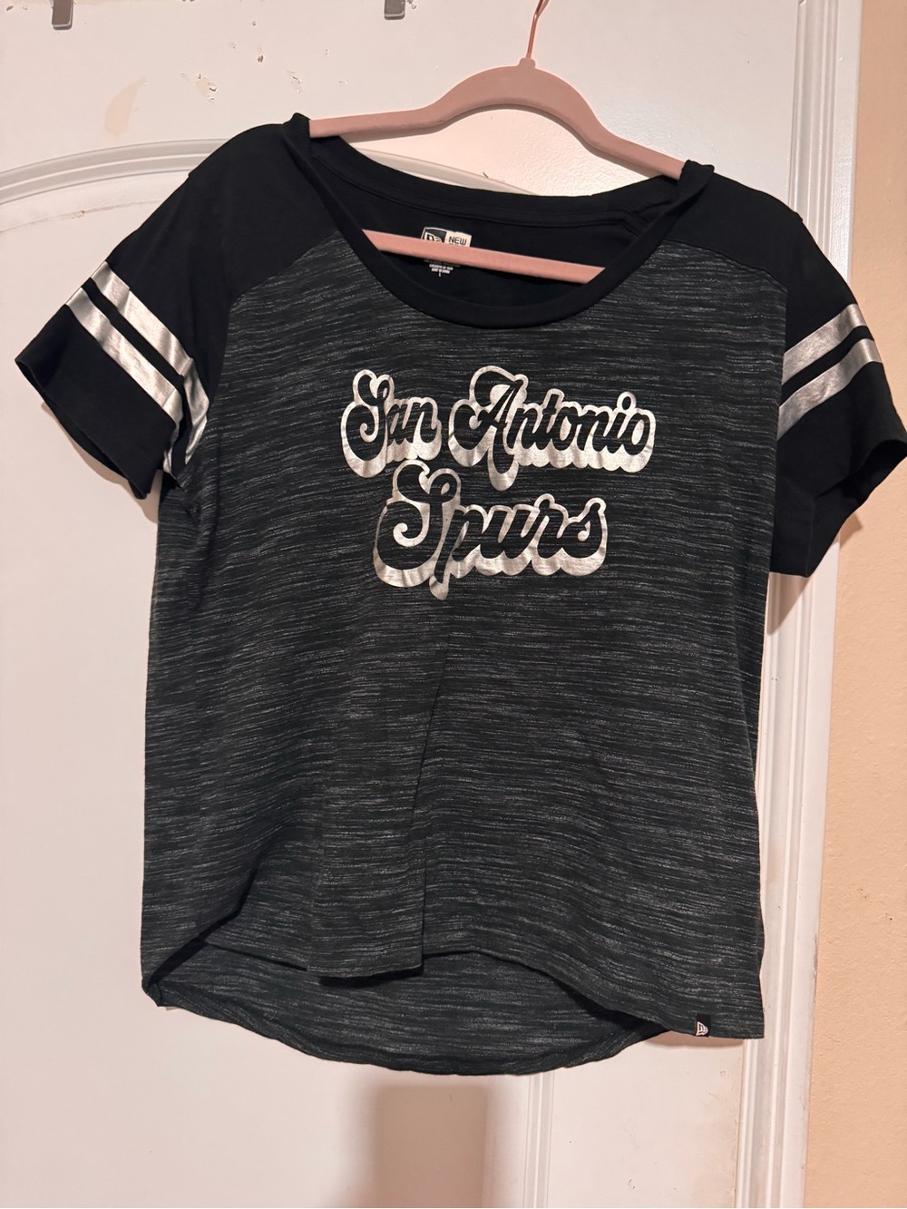 New Era Black & Gray San Antonio Spurs Short Sleeve Tee